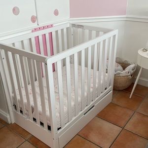 Newton mattress in mini size with an extra cover